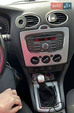 Хэтчбек Ford Focus 2007 в 