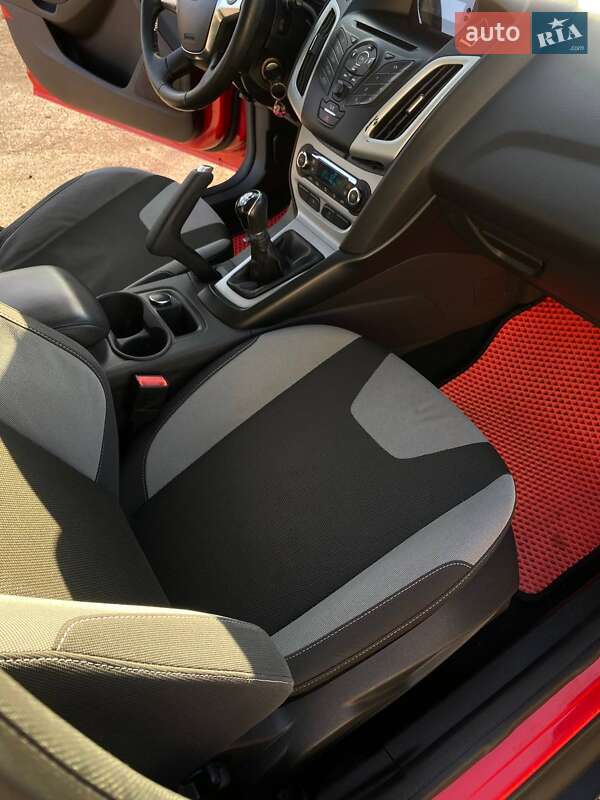 Хэтчбек Ford Focus 2013 в Киеве