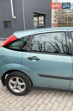 Хэтчбек Ford Focus 1998 в 