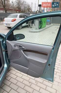 Хэтчбек Ford Focus 1998 в 