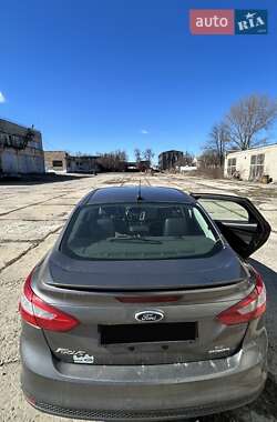 Седан Ford Focus 2014 в 