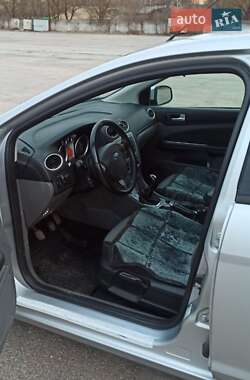 Хэтчбек Ford Focus 2011 в 