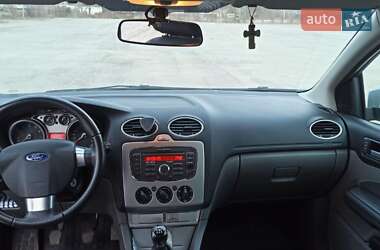 Хэтчбек Ford Focus 2011 в 