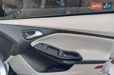Хэтчбек Ford Focus 2013 в 