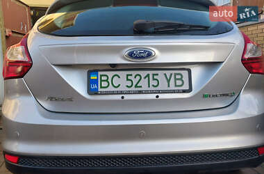 Хэтчбек Ford Focus 2013 в 