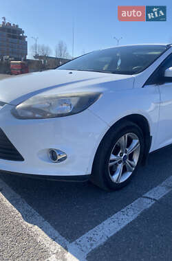 Хэтчбек Ford Focus 2013 в 