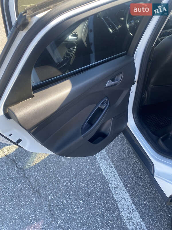 Хэтчбек Ford Focus 2013 в Ужгороде фото 15 Хэтчбек Ford Focus 2013 в Ужгороде