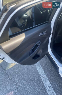 Хэтчбек Ford Focus 2013 в 