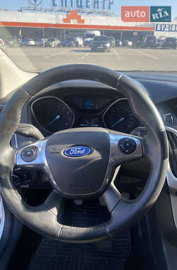 Хэтчбек Ford Focus 2013 в 