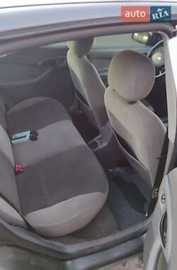 Седан Ford Focus 2002 в 