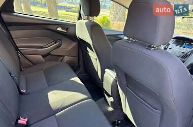 Хэтчбек Ford Focus 2015 в 
