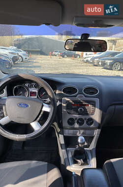 Хэтчбек Ford Focus 2010 в 