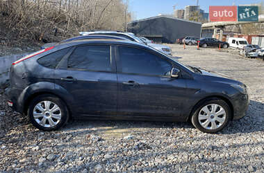 Хэтчбек Ford Focus 2010 в 