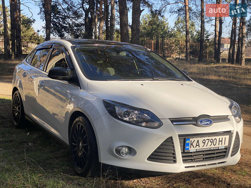 Седан Ford Focus 2012 в 