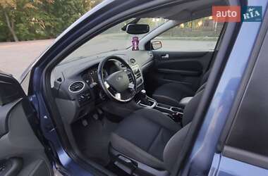Хэтчбек Ford Focus 2005 в 