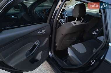 Хэтчбек Ford Focus 2013 в 