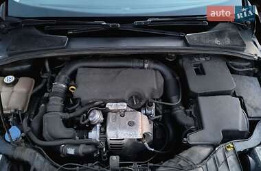 Хэтчбек Ford Focus 2013 в 