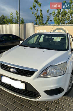 Хэтчбек Ford Focus 2011 в 