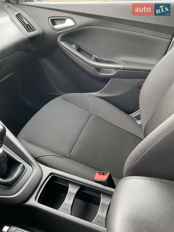 Хэтчбек Ford Focus 2016 в Черновцах
