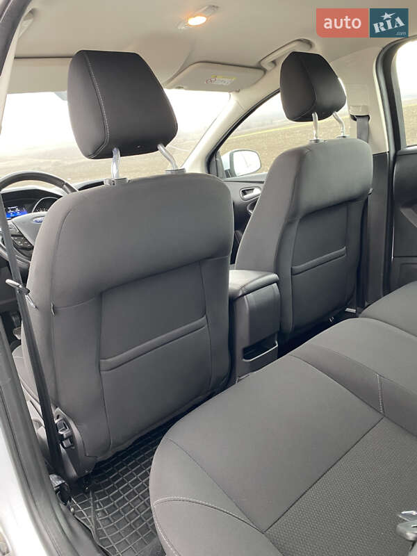 Хэтчбек Ford Focus 2016 в Черновцах