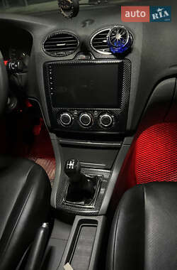 Хэтчбек Ford Focus 2007 в 