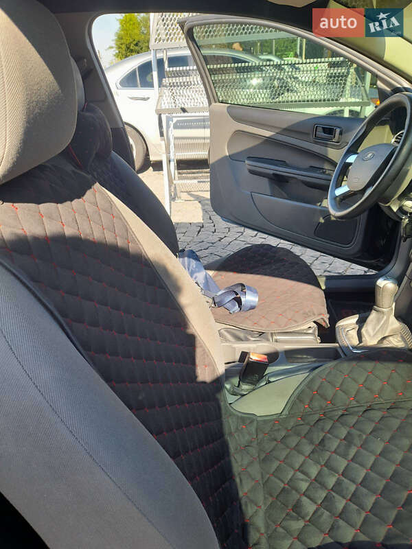 Хетчбек Ford Focus 2007 в Золочеві