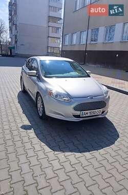 Хэтчбек Ford Focus 2015 в 
