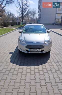 Хэтчбек Ford Focus 2015 в 