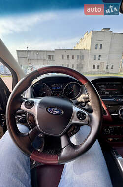 Хэтчбек Ford Focus 2013 в 