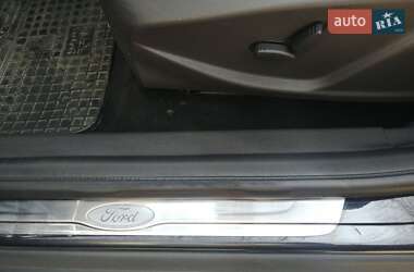 Хэтчбек Ford Focus 2011 в 