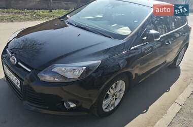 Хэтчбек Ford Focus 2011 в 