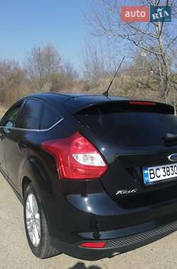 Хэтчбек Ford Focus 2011 в 