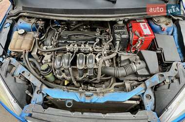 Хэтчбек Ford Focus 2006 в 