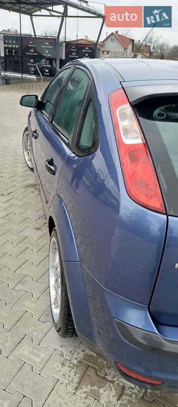 Хэтчбек Ford Focus 2006 в Вижнице
