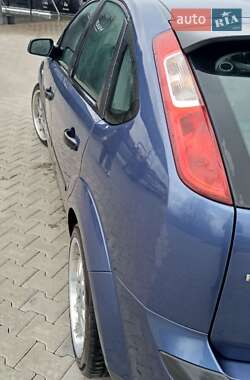 Хэтчбек Ford Focus 2006 в 