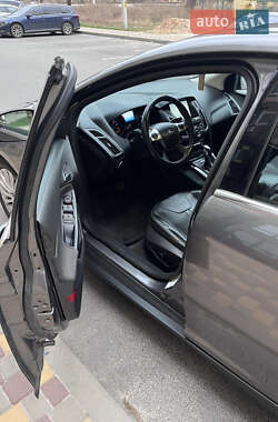 Хэтчбек Ford Focus 2011 в 