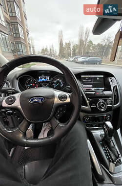 Хэтчбек Ford Focus 2011 в 