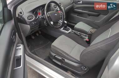 Хэтчбек Ford Focus 2010 в 
