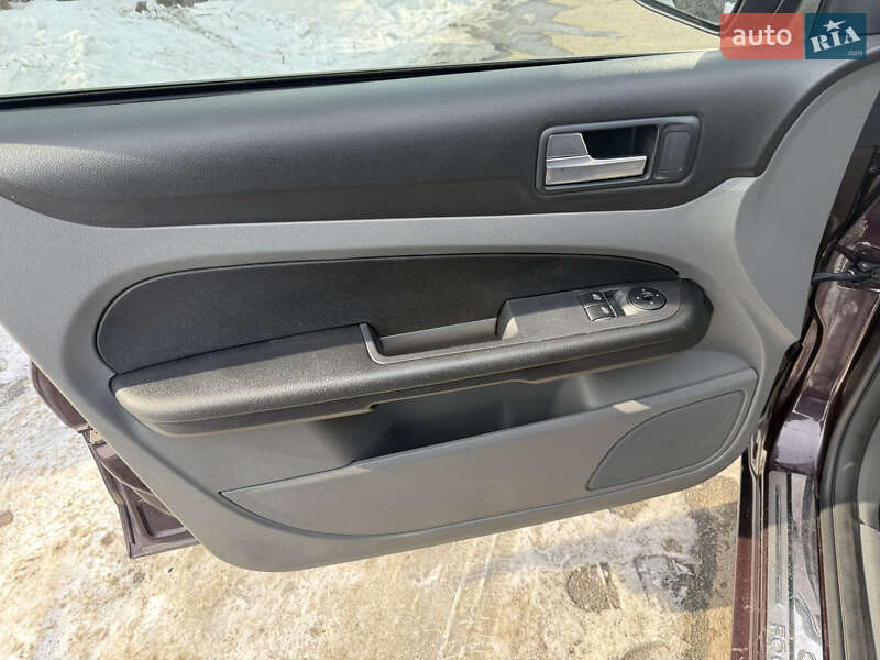 Седан Ford Focus 2008 в Сумах