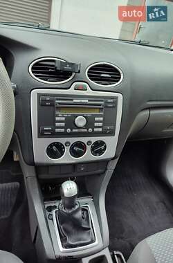 Хэтчбек Ford Focus 2006 в 