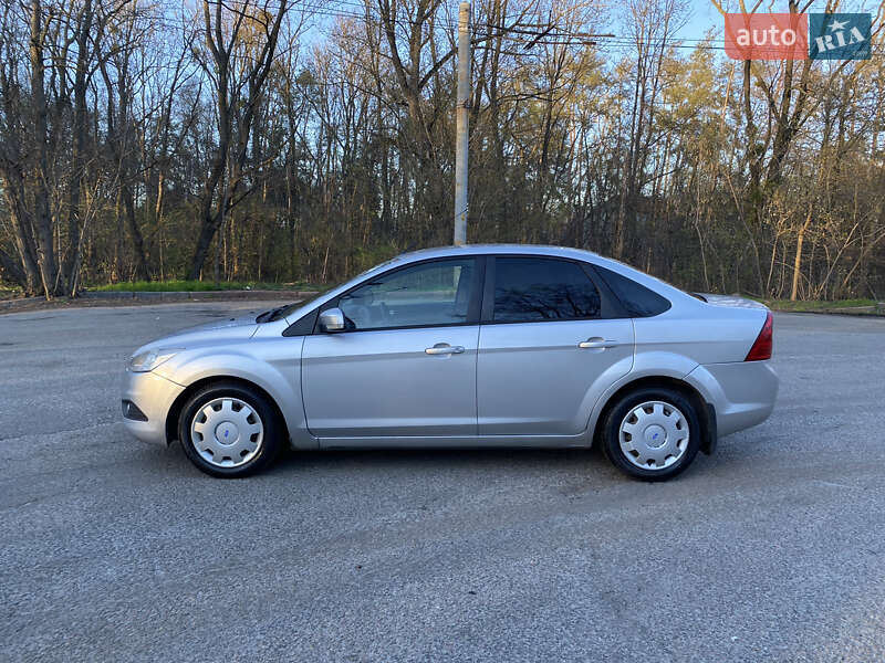 Седан Ford Focus 2011 в 
