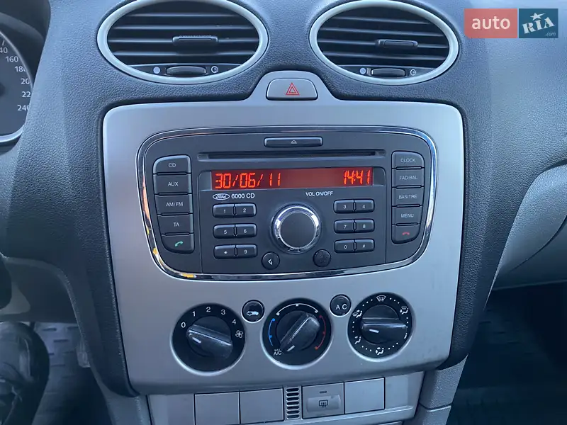 Седан Ford Focus 2011 в 