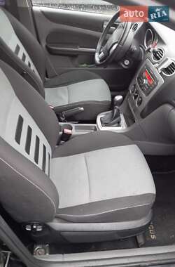Хэтчбек Ford Focus 2010 в 