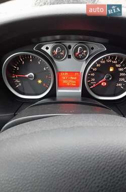 Хэтчбек Ford Focus 2010 в 