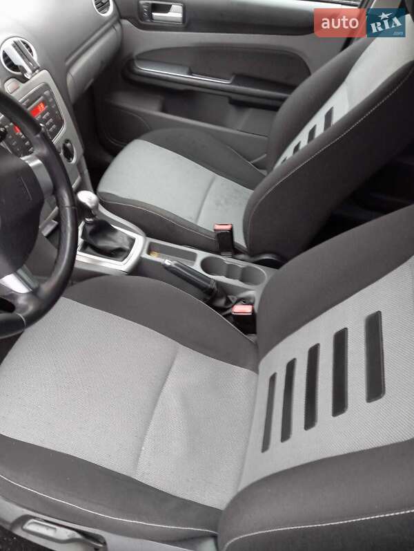Хэтчбек Ford Focus 2010 в Ровно