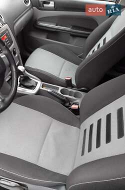 Хэтчбек Ford Focus 2010 в 