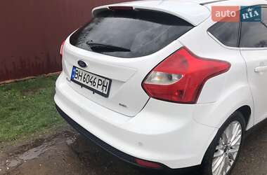 Хэтчбек Ford Focus 2012 в 