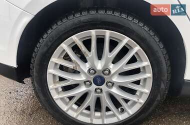 Хэтчбек Ford Focus 2012 в 