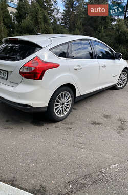 Хэтчбек Ford Focus 2012 в 