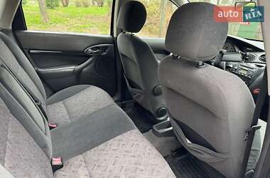 Хэтчбек Ford Focus 2003 в 